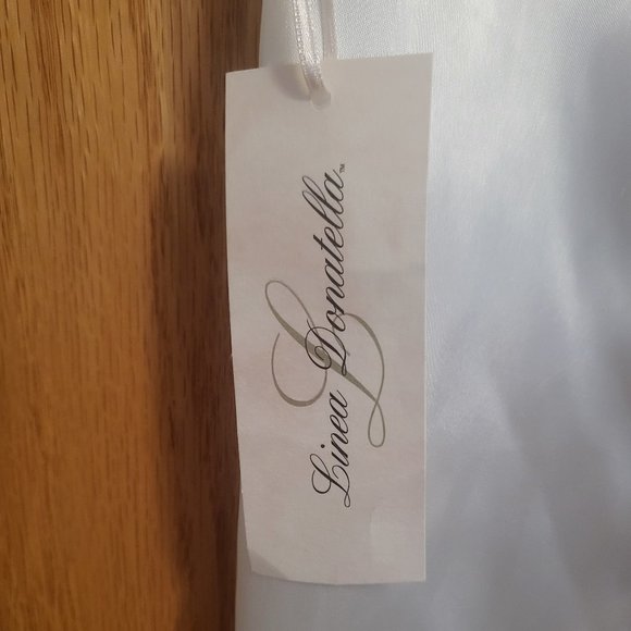 Mrs. Bridal Robe - Picture 2 of 3